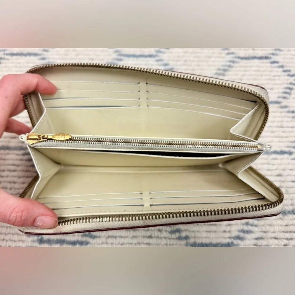 LOUIS VUITTON Vintage Y2K Suhali Cream Leather Zippy Wallet Clutch W/ Gold Studz